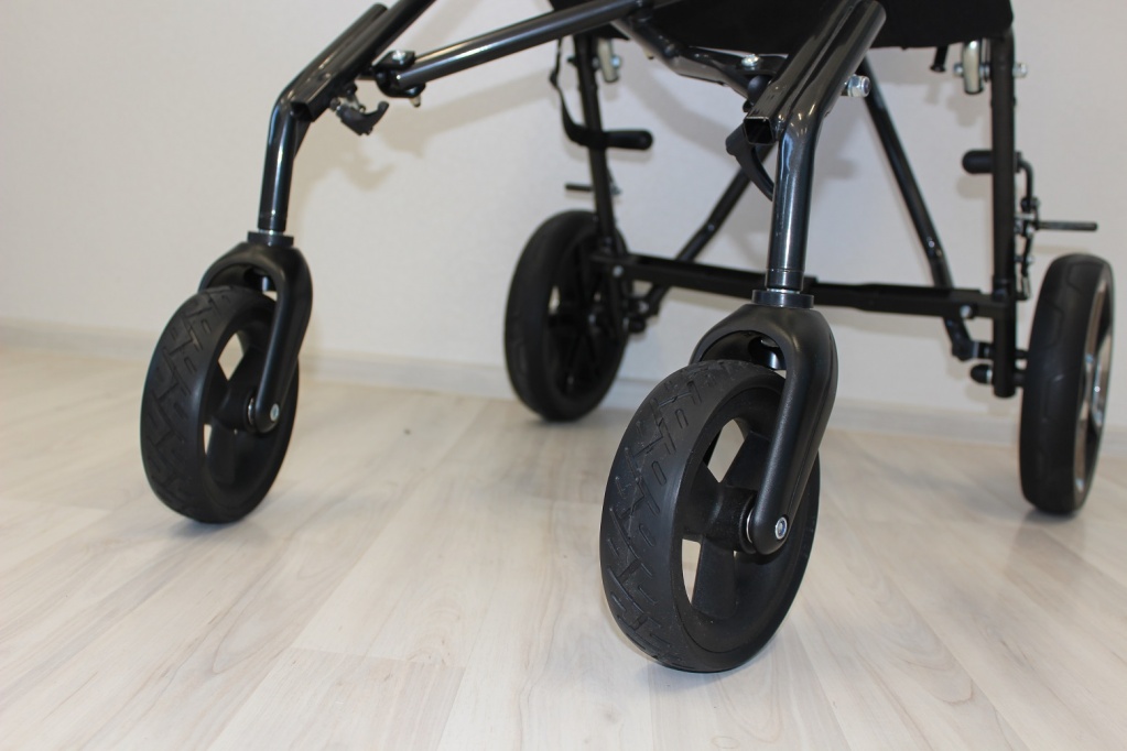 передние поворотные колеса коляски Corzino передние поворотные колеса коляски Corzino